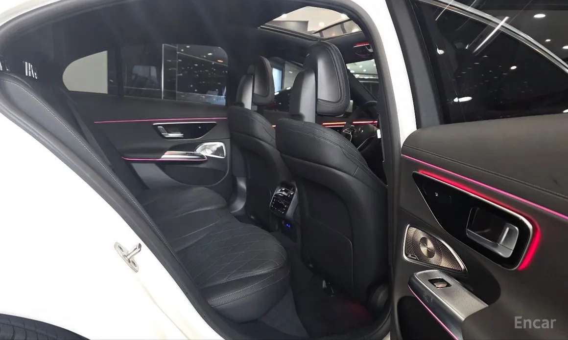 Фото 20 - Mercedes-Benz E-Class