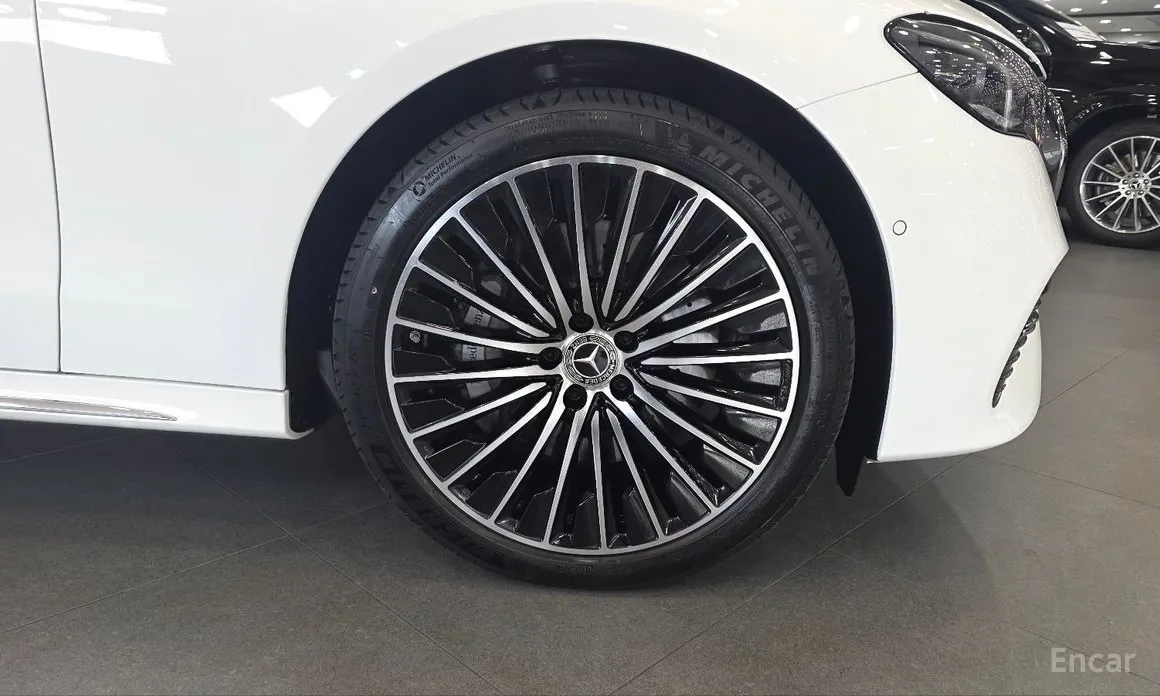 Фото 5 - Mercedes-Benz E-Class