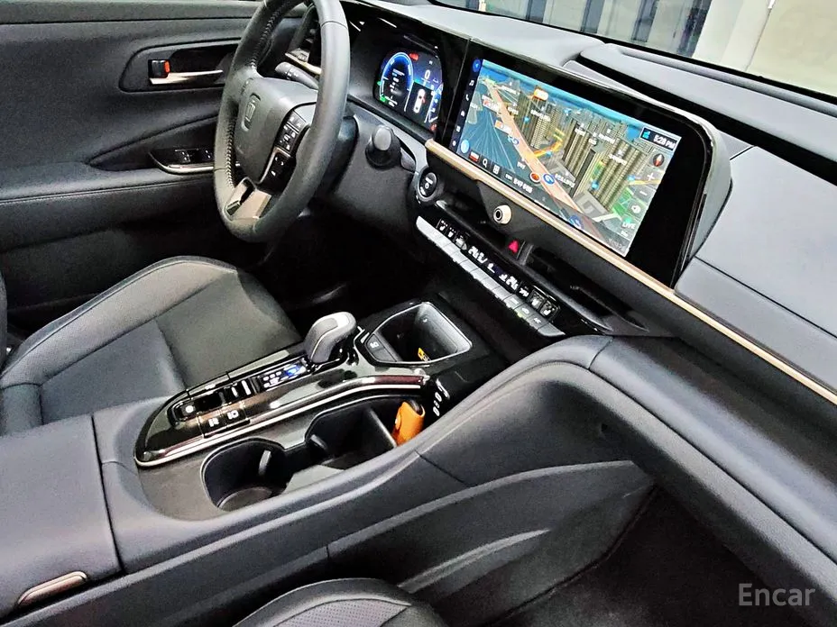 Фото 9 - Toyota Crown