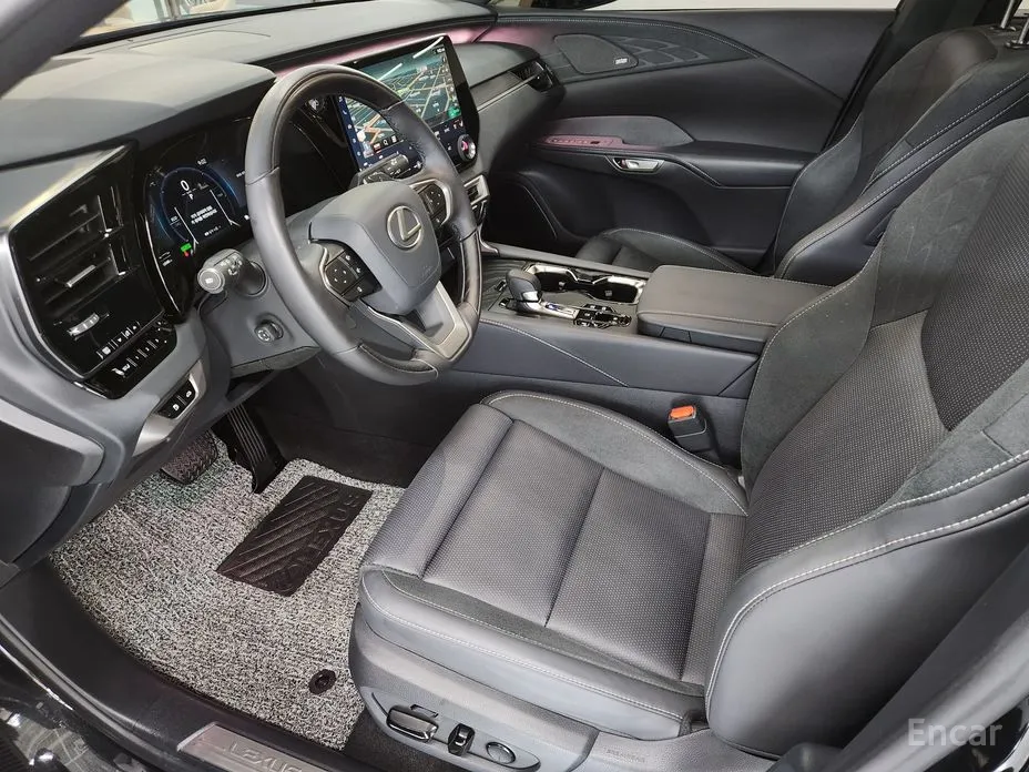 Фото 10 - Lexus RX