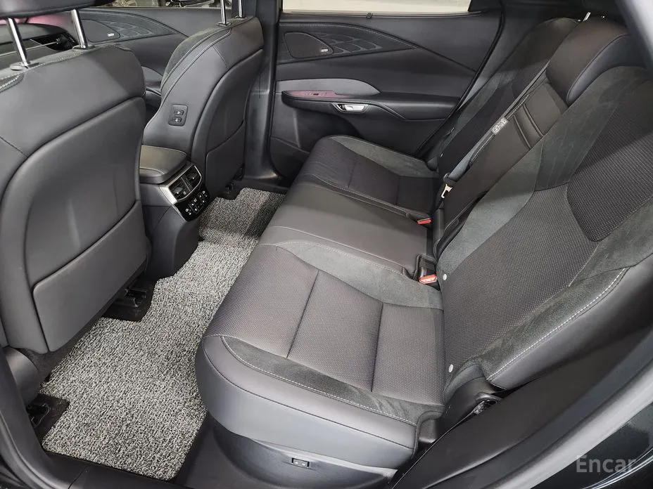 Фото 11 - Lexus RX