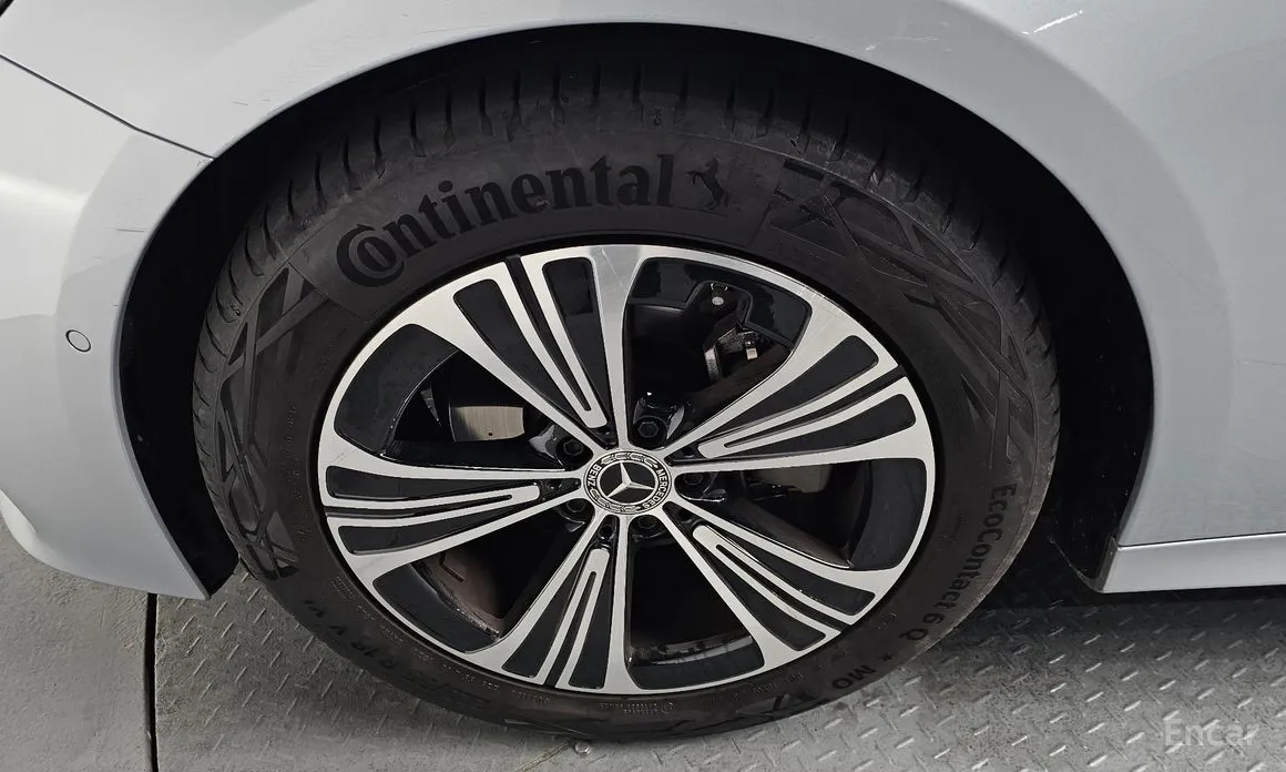 Фото 5 - Mercedes-Benz E-Class