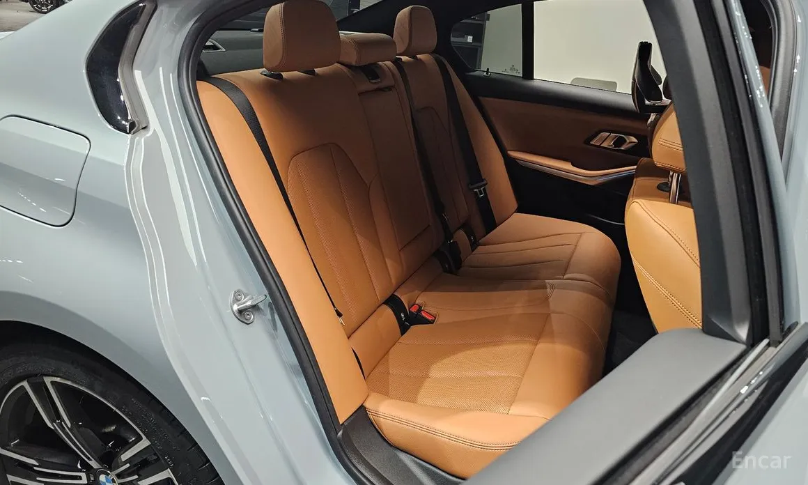 Photo 12 - BMW 3 Series