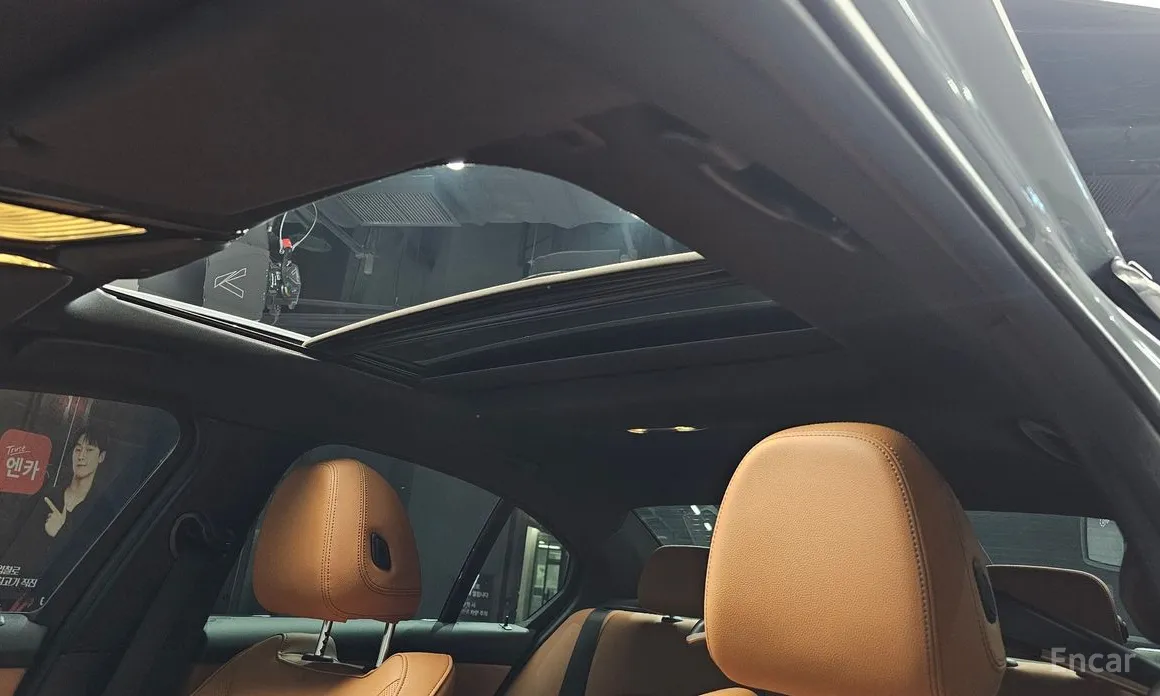 Photo 16 - BMW 3 Series