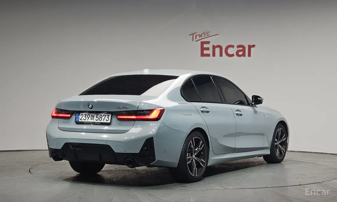 Photo 2 - BMW 3 Series