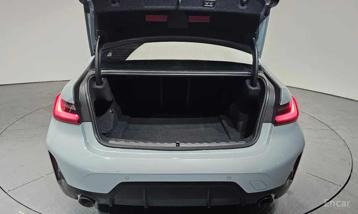 Photo 20 - BMW 3 Series