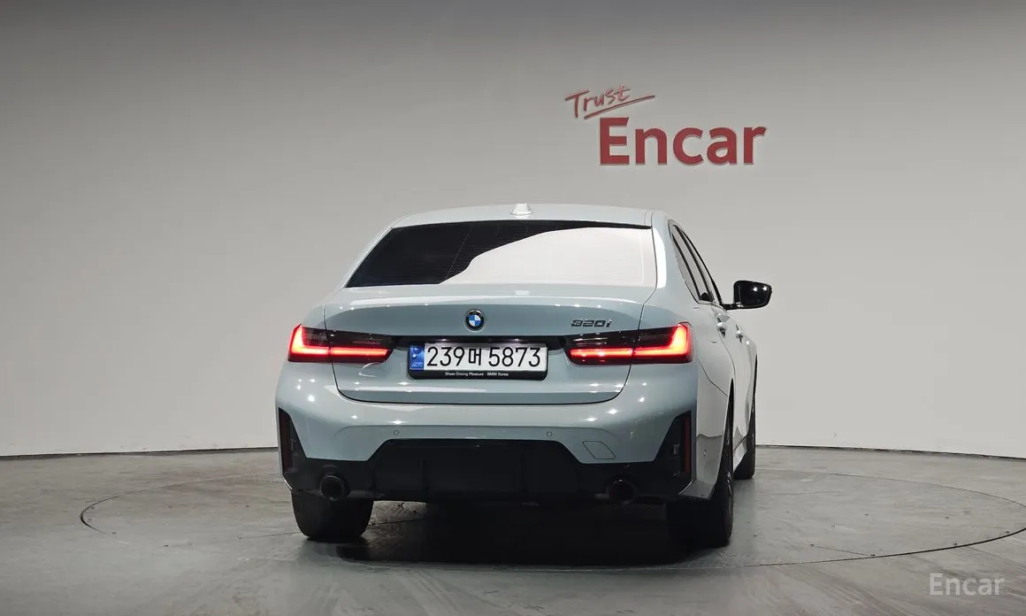 Photo 4 - BMW 3 Series