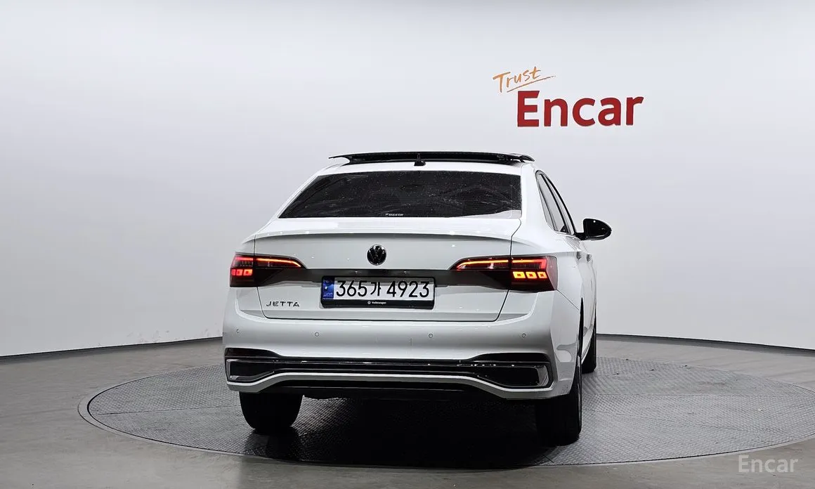 Photo 4 - Volkswagen Jetta