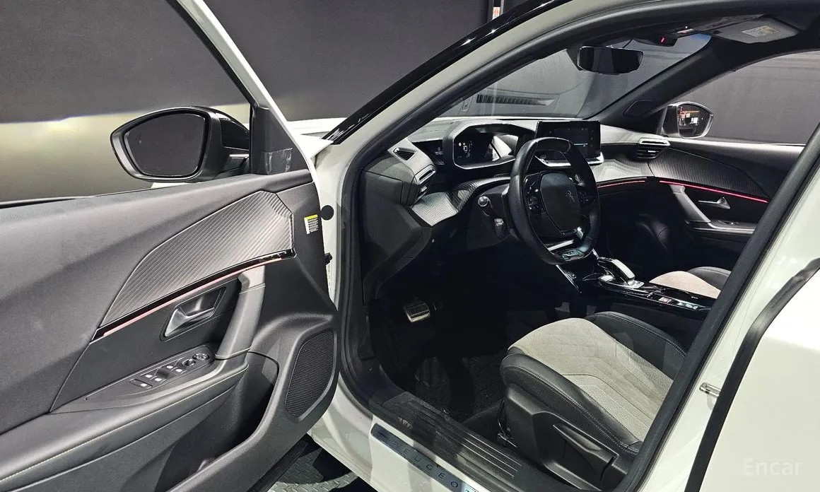 Фото 12 - Peugeot 2008