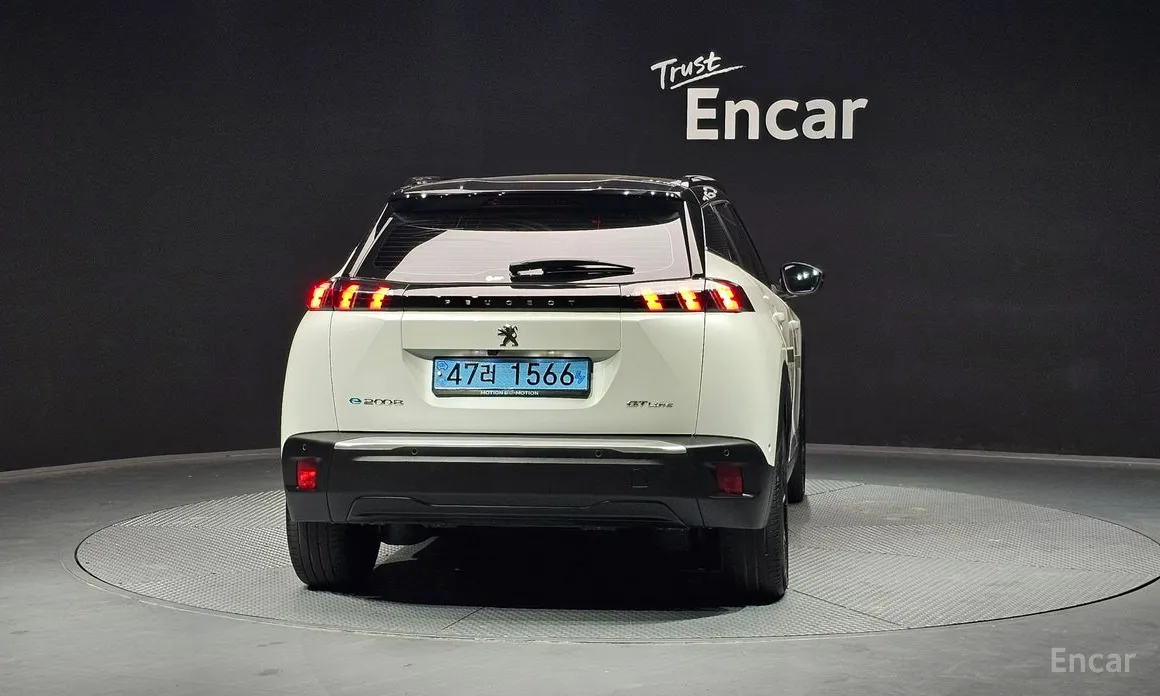 Фото 4 - Peugeot 2008