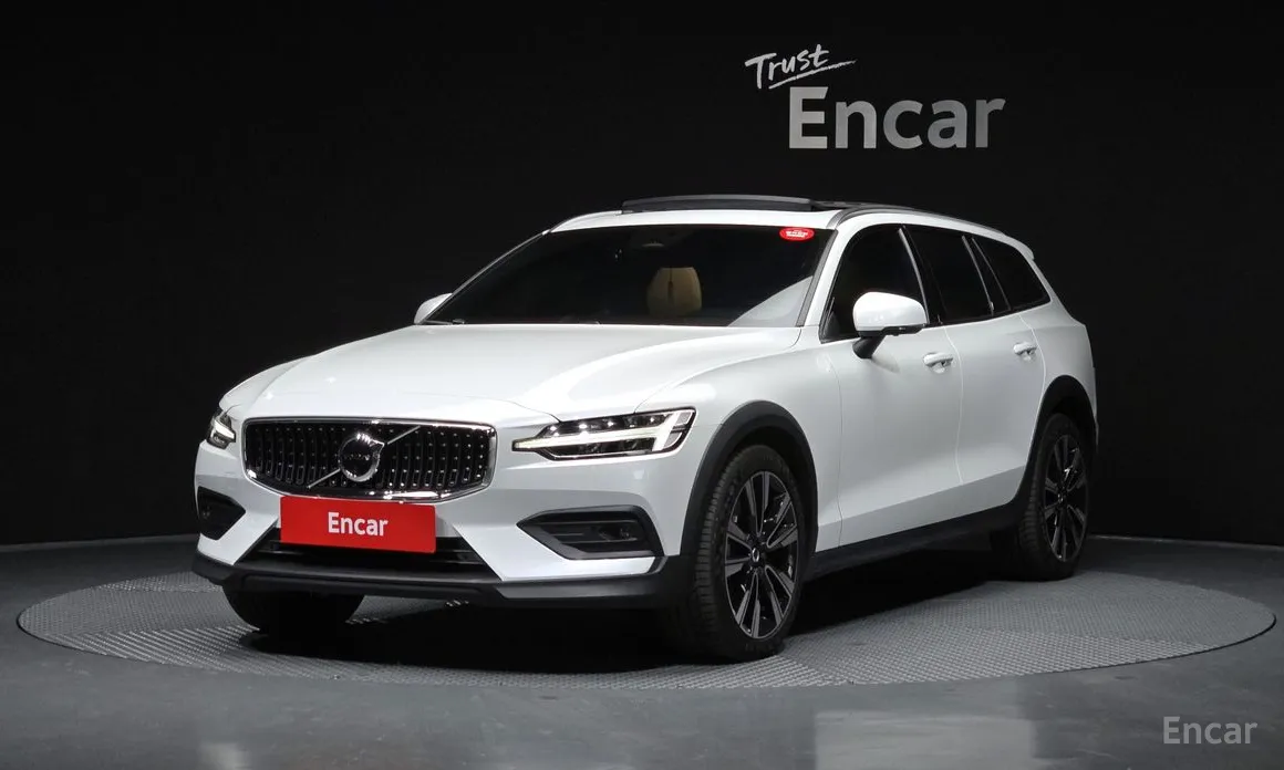 Фото 1 - Volvo V60