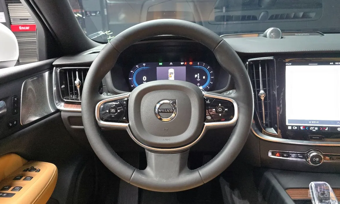 Фото 13 - Volvo V60