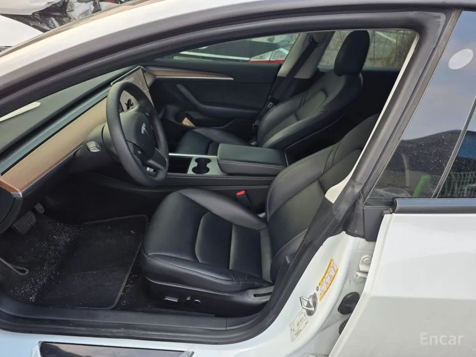 Фото 2 - Tesla Model 3