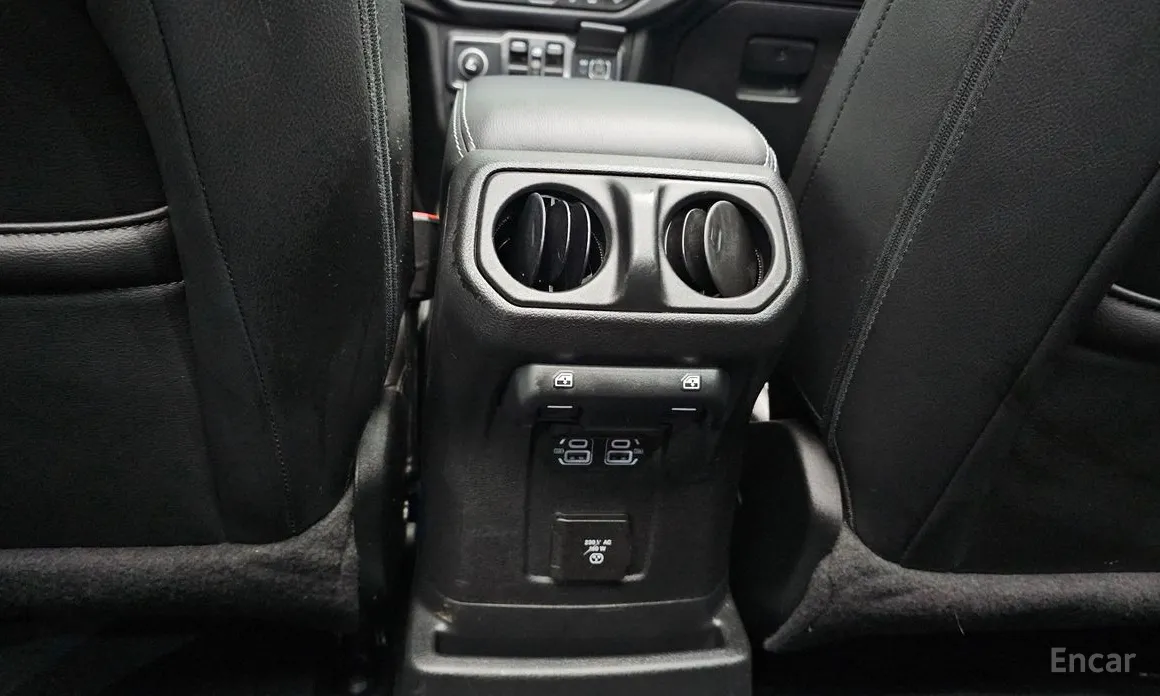 Фото 18 - Jeep Wrangler