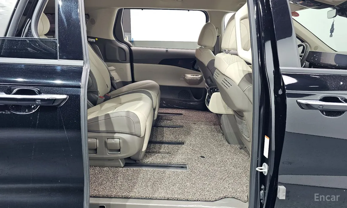 Фото 12 - Kia Carnival