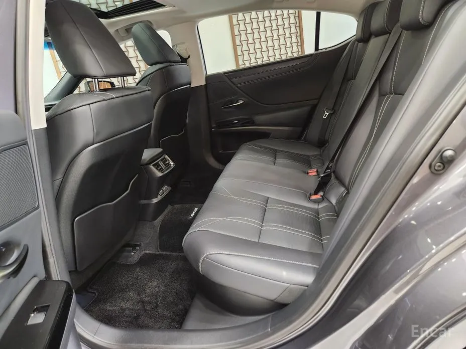 Фото 15 - Lexus ES