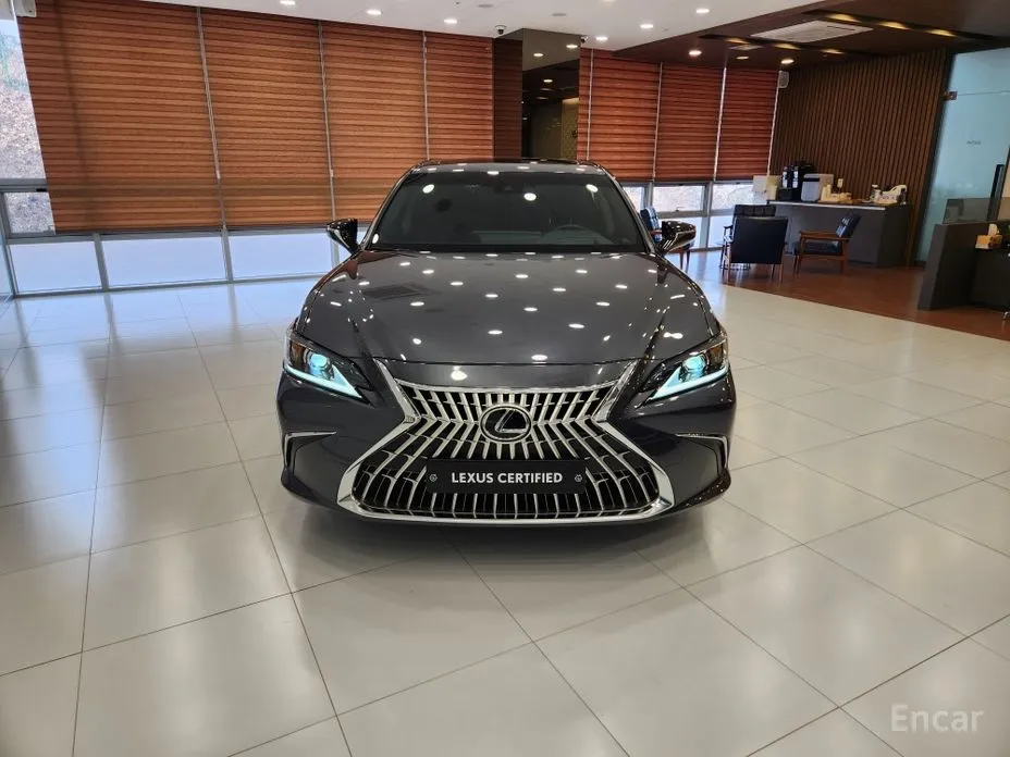 Фото 3 - Lexus ES