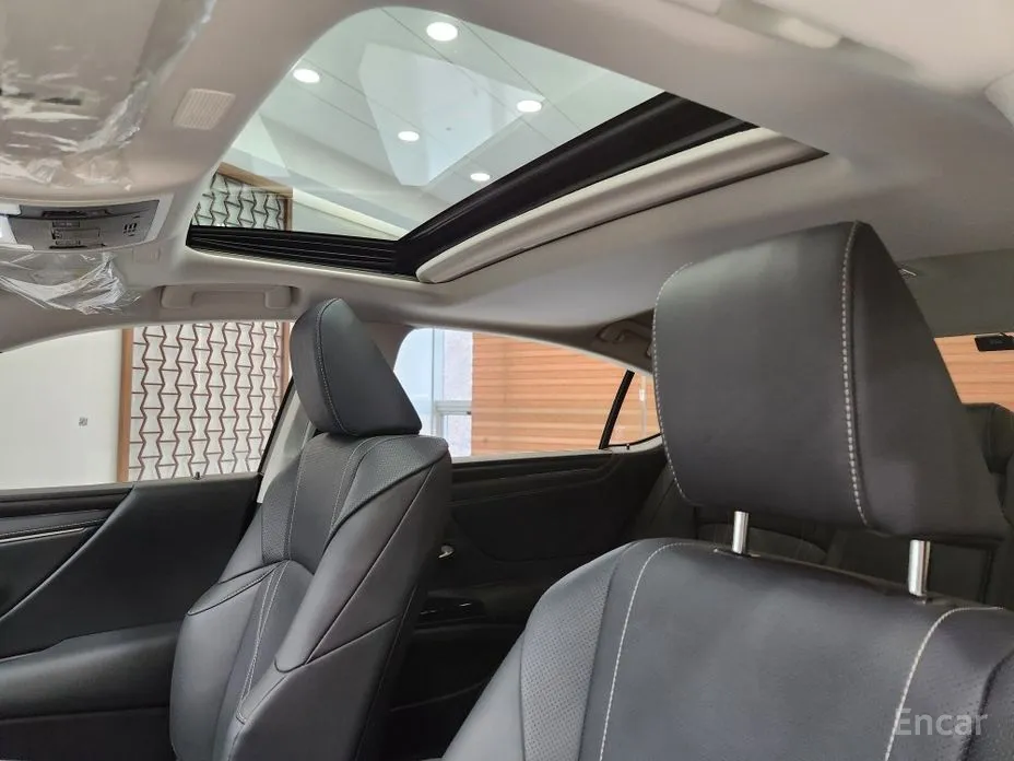 Фото 8 - Lexus ES