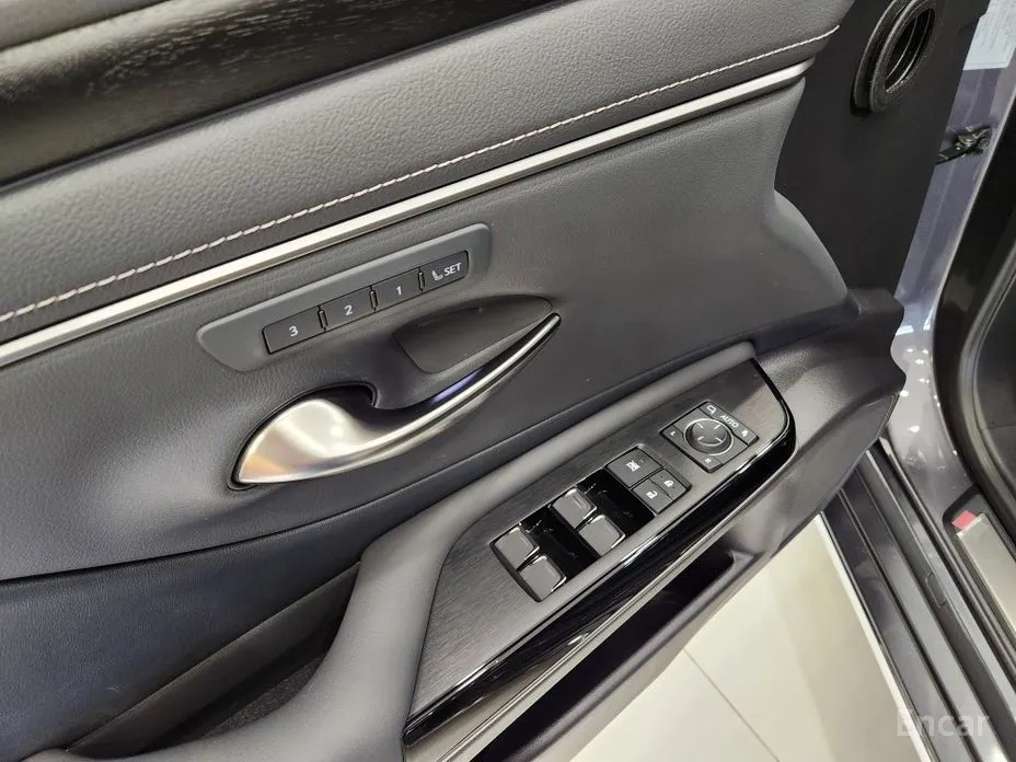 Фото 9 - Lexus ES