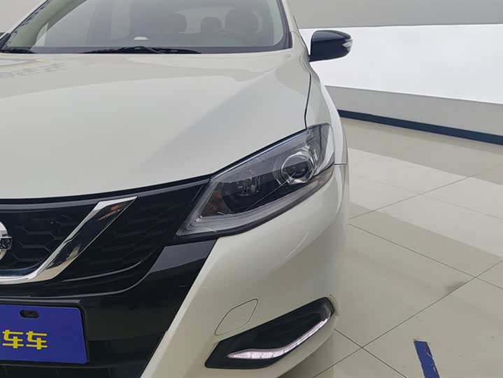 Фото 5 - Nissan Tiida