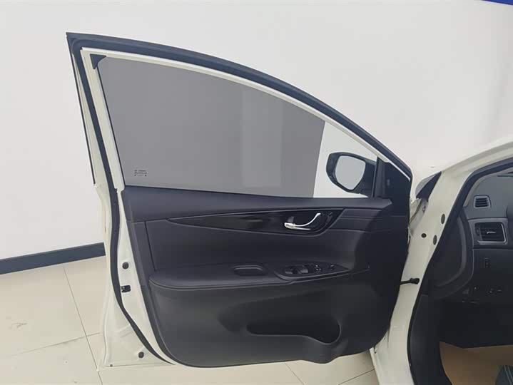 Фото 7 - Nissan Tiida