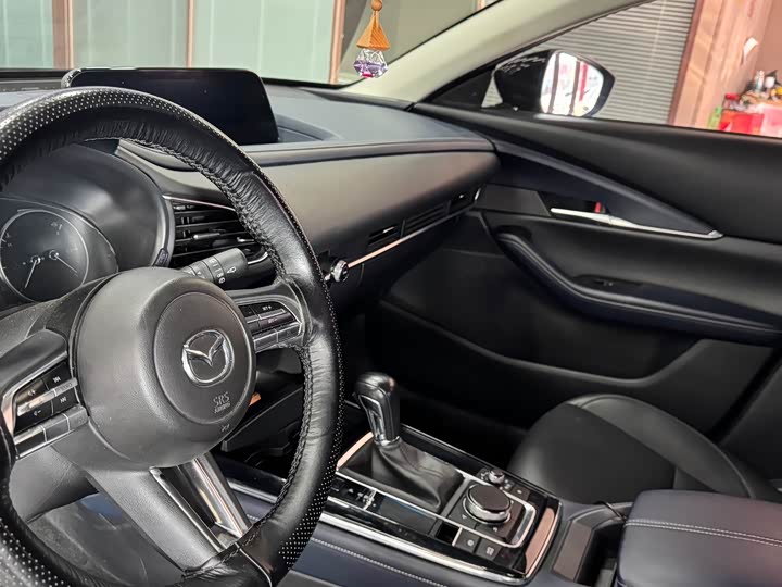 Photo 8 - Mazda CX-30