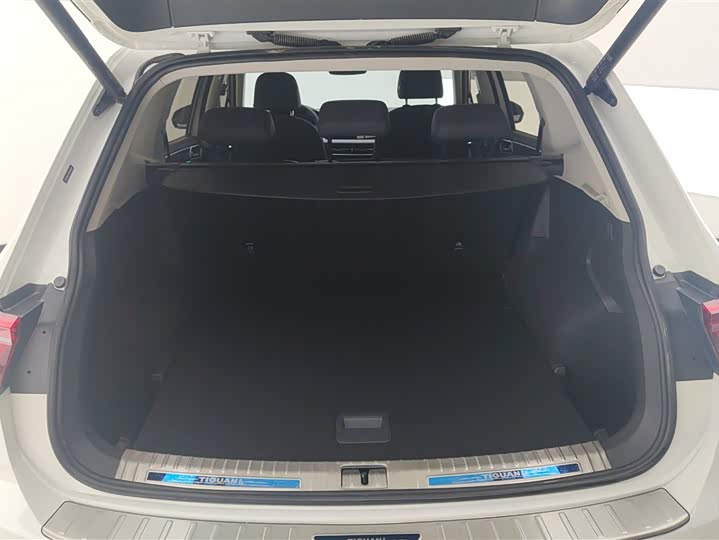 Фото 4 - Volkswagen Tiguan L Pro