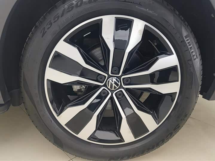 Фото 6 - Volkswagen Tiguan L Pro