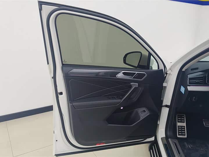 Фото 7 - Volkswagen Tiguan L Pro