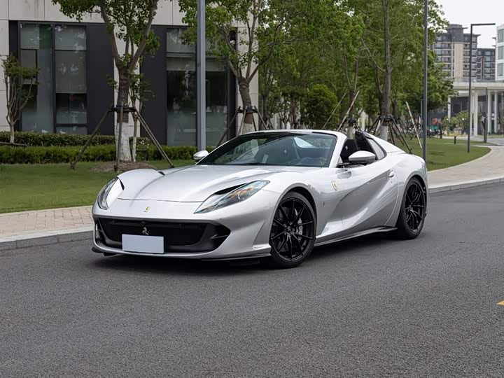 Фото 1 - Ferrari 812