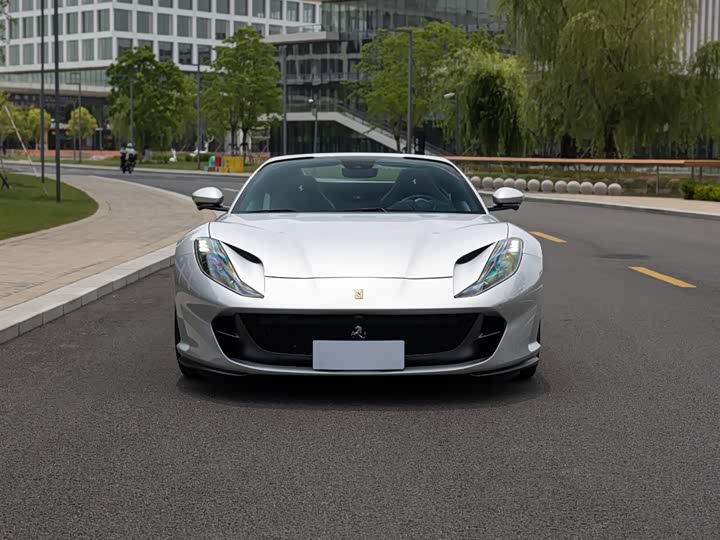 Фото 2 - Ferrari 812