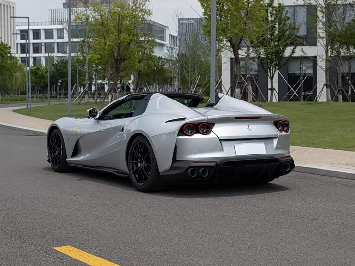 Фото 6 - Ferrari 812