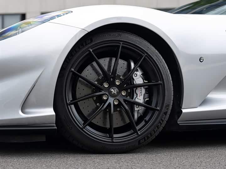 Фото 8 - Ferrari 812