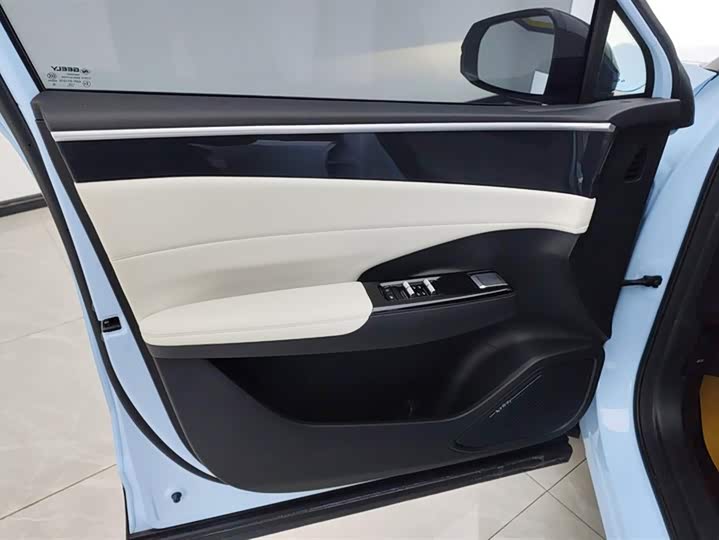 Photo 7 - Geely Galaxy L7