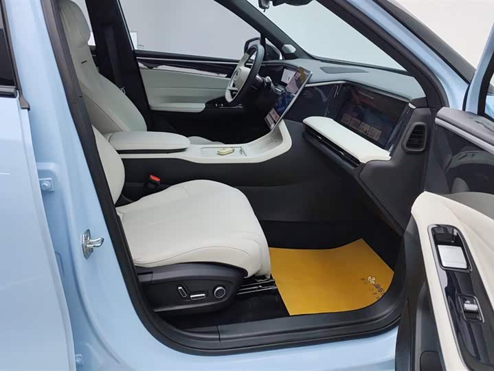 Photo 8 - Geely Galaxy L7