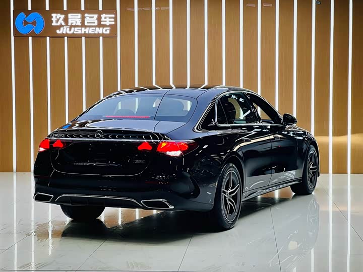 Photo 4 - Mercedes-Benz E-Class