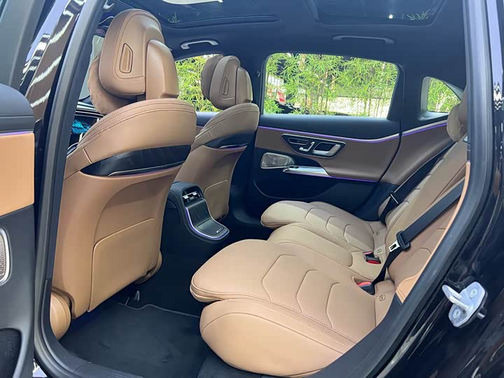 Photo 7 - Mercedes-Benz E-Class