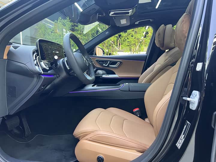 Photo 9 - Mercedes-Benz E-Class