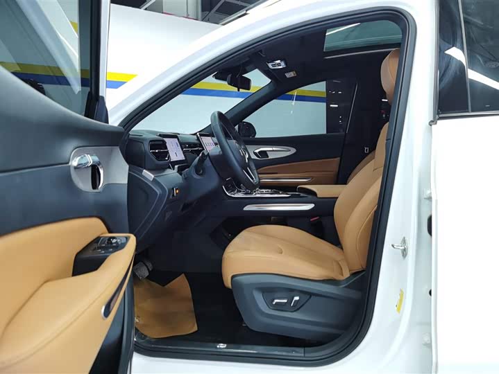 Фото 9 - Bestune T90