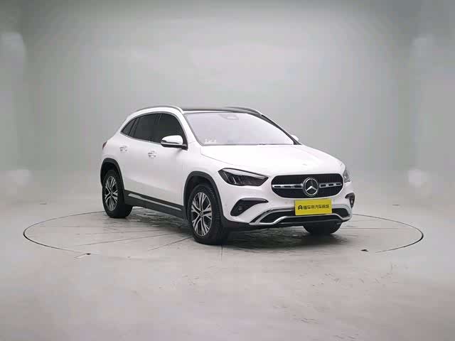 Photo 3 - Mercedes-Benz GLA-Class