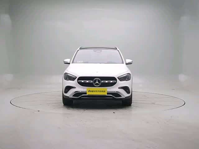Photo 4 - Mercedes-Benz GLA-Class