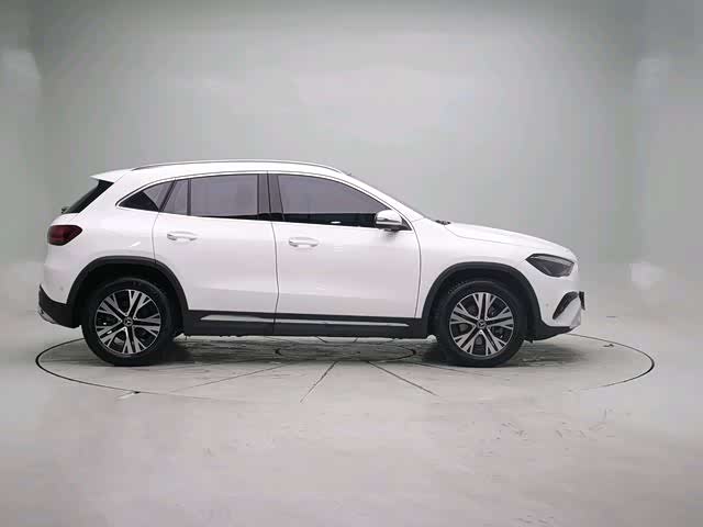 Photo 5 - Mercedes-Benz GLA-Class