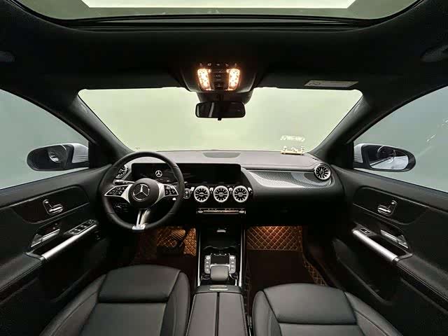 Photo 8 - Mercedes-Benz GLA-Class