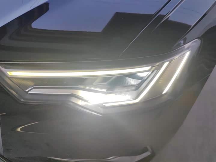 Фото 5 - Audi A6L