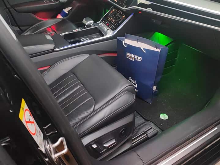 Фото 8 - Audi A6L