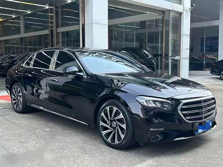 Photo 3 - Mercedes-Benz E-Class