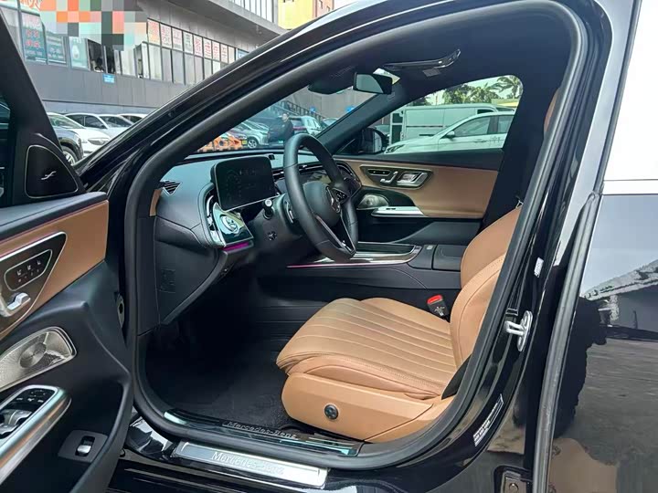 Photo 4 - Mercedes-Benz E-Class