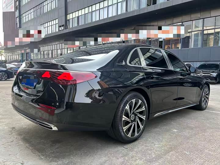 Photo 7 - Mercedes-Benz E-Class