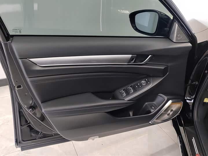 Фото 7 - Honda Accord