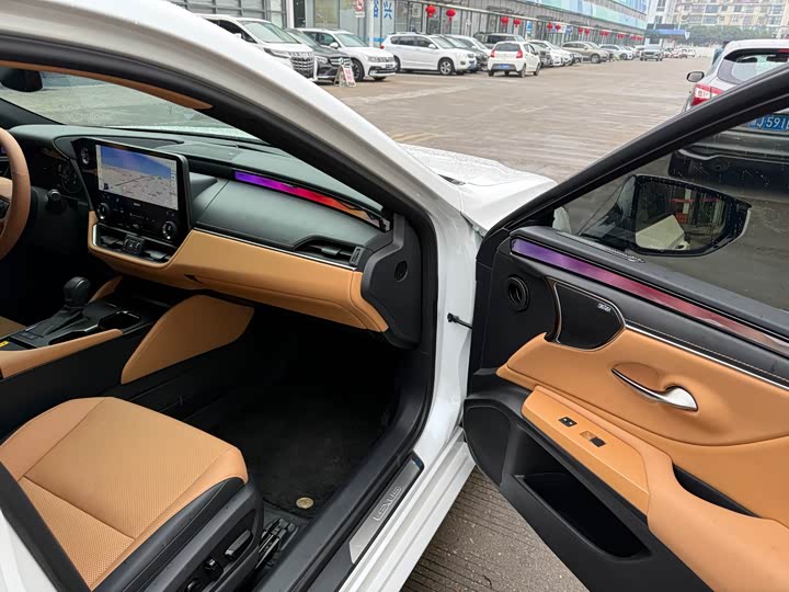 Фото 4 - Lexus ES